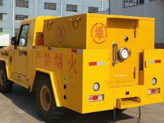 龙湖镇凯龙爆破器材运输车：保障爆破任务的安全运行